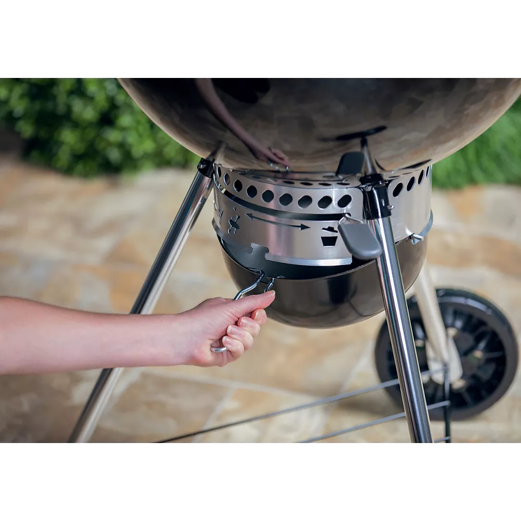 Barbecue charbon WEBER master-touch GBS premium E-5775 black sur pied 57 cm