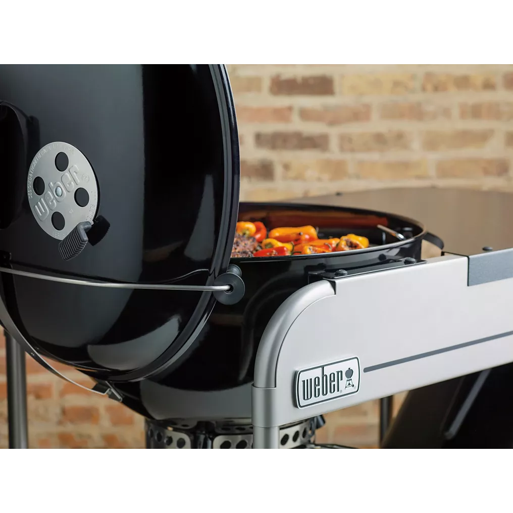 Barbecue charbon WEBER Performer premium GBS Black sur chariot 57 cm
