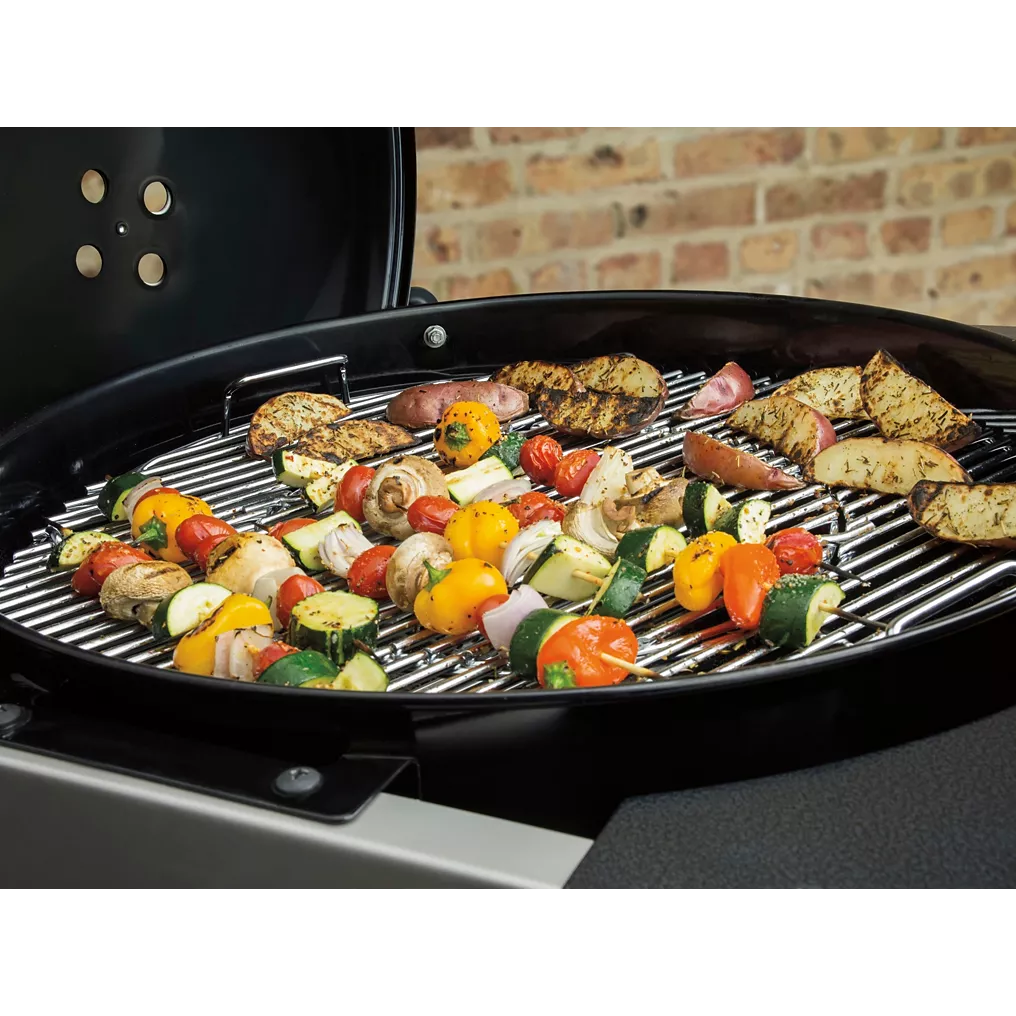 Barbecue charbon WEBER Performer premium GBS Black sur chariot 57 cm
