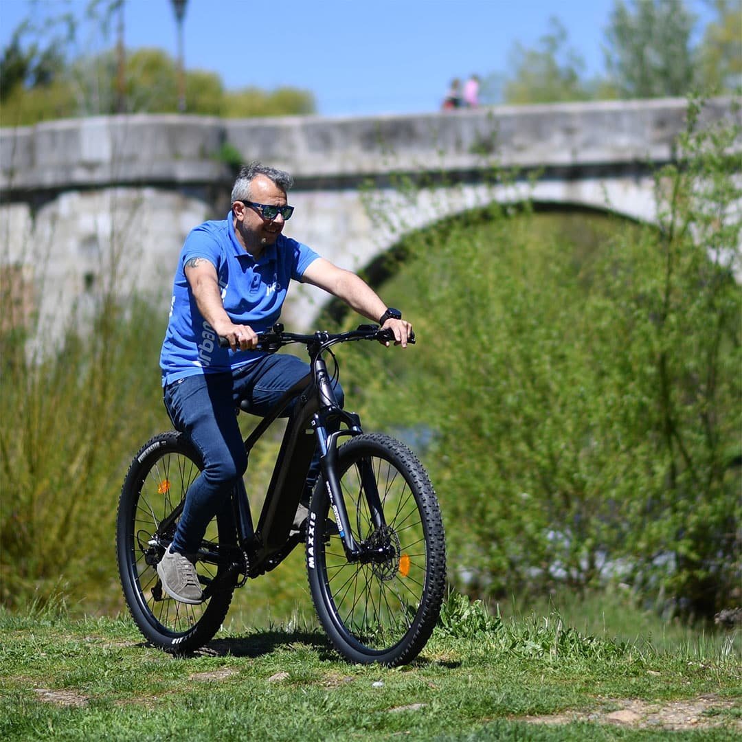 VTT Électrique UrbanBiker UB300 FE Equipement complet